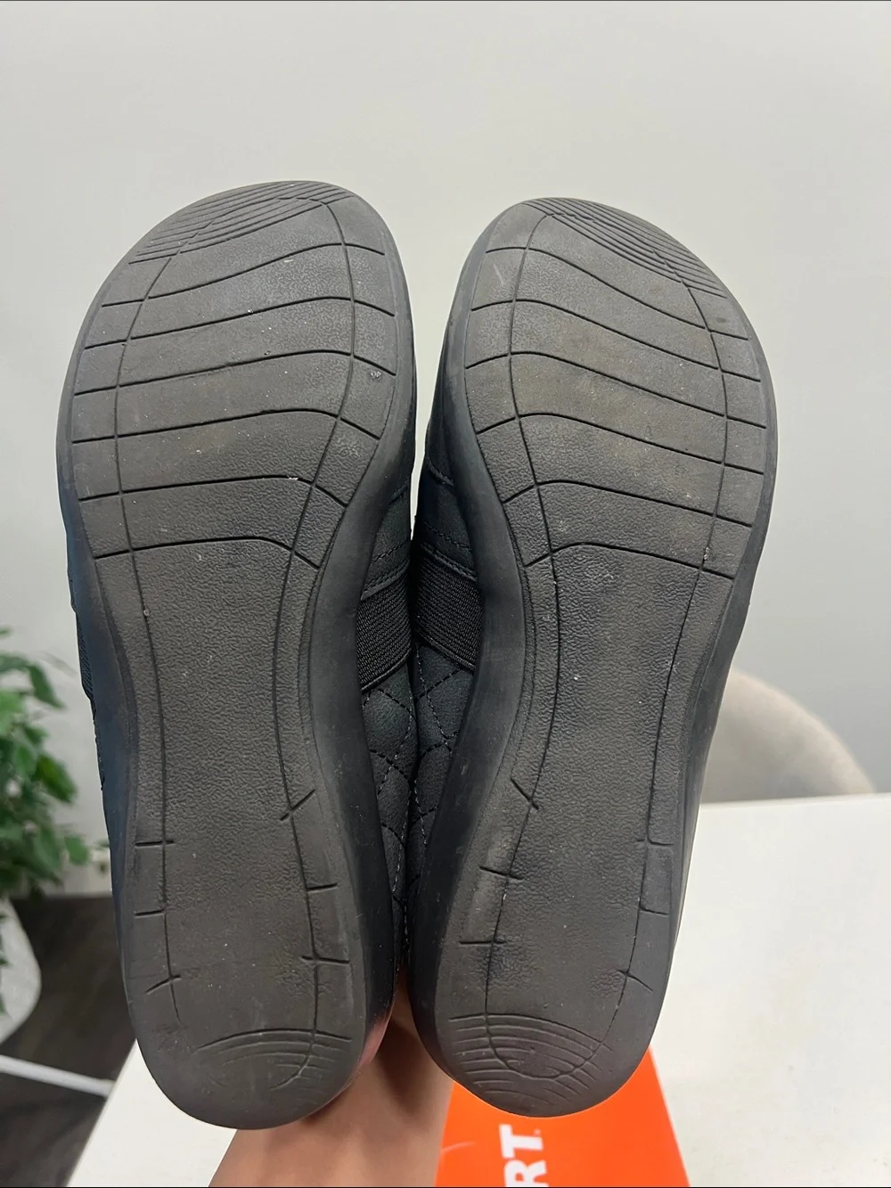 Skechers Black Quilted Slip-On Loafer women’s size 10